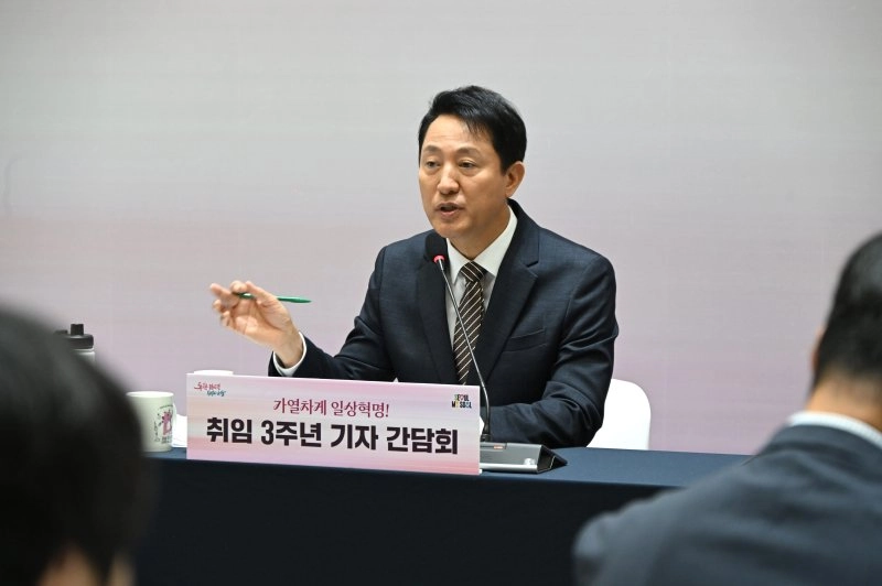 '민선8기 취임 3주년 기자간담회'에서 질의에 답변하고 있는 오세훈 서울시장 서울시 사진제공