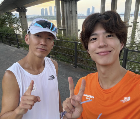 가수 션(왼쪽)과 배우 박보검. (사진제공 션 인스타그램)
