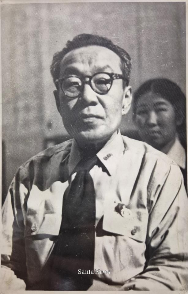 1954년 소설가 염상섭의 모습. 유족 제공