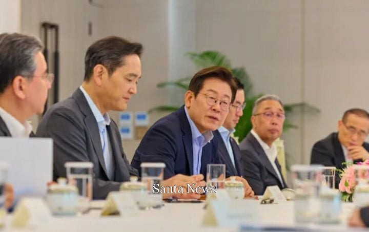이재명 대통령이 지난 8월19일 서울 용산 대통령실 청사에서 열린 美日 순방 동행 경제단체 및 기업인 간담회에서 발언하고 있다. [사진제공 대통령실]