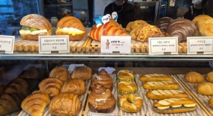 춘천소방서(서장 용석진)는 지난 1일부터 19일까지 사회공헌 프로젝트 일환으로 소방관빵을 출시했다. [사진제공 춘천소방서]