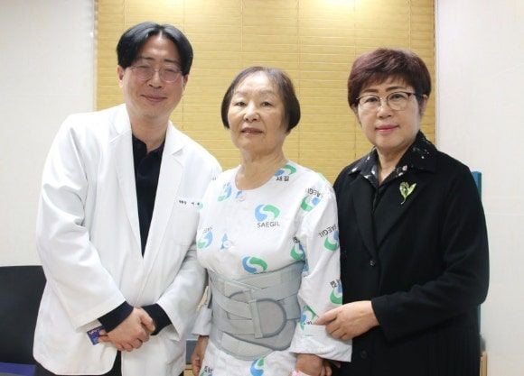 왼쪽부터) 이대영 새길병원장, 배국희 전 미주 광복회 회장, 이윤옥 인천대 박사 [사진제공 새길병원]