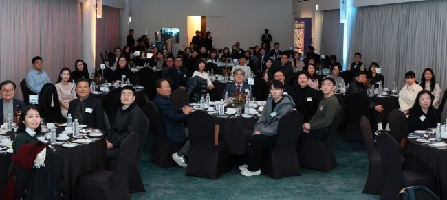 18일 용산구 드래곤시티 호텔에서 기부자와 협력기관 관계자 100여 명이 참여한 '임팩트 나잇 2025'를 진행했다. ⓒ사진제공=희망브리지