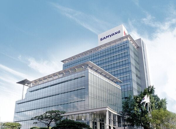 삼양그룹(회장 김윤)은 최근 연말을 맞아 사회복지공동모금회에 이웃사랑성금 3억 원을 기탁했다고 30일 밝혔다. 기부금은 삼양홀딩스 1억원, 삼양엔씨켐이 2억 원을 출연해 마련됐다. 삼양그룹 본사 전경 [ⓒ 삼양홀딩스]  출처 : 마일드경제(https://www.todaymild.com)