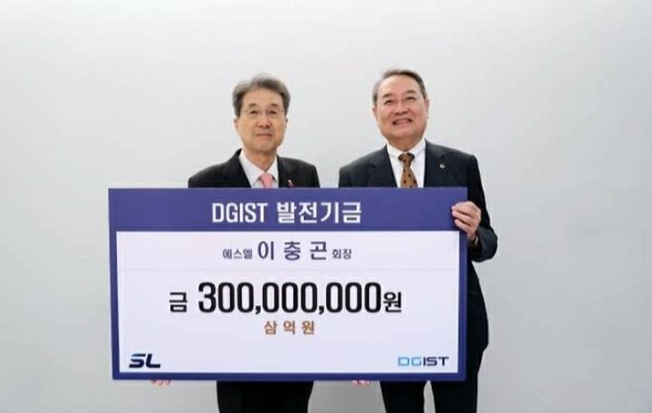 왼쪽부터 이충곤 에스엘 회장, 이건우 DGIST 총장.(DGIST 제공)