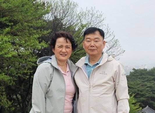 이종선 목포해경 예방지도계장과 아내 윤옥희 씨/사진=목포해경 제공, 연합뉴스