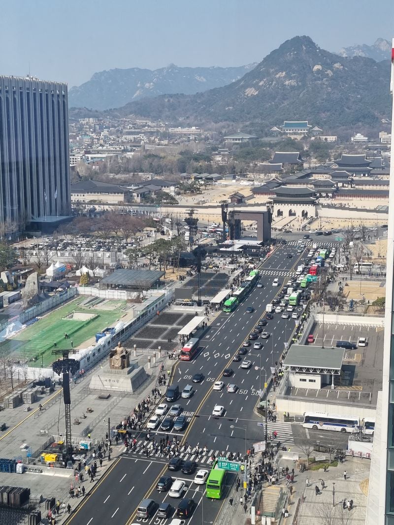 BTS공연 준비 중인 광화문 광장 전경[사진 이선희 회원] 