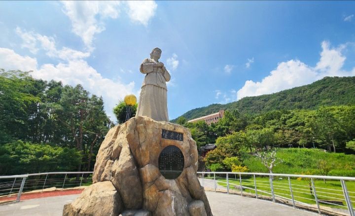 남편을 기다리던 여인의 마음을 담은 ‘정읍사’를 기리는 정읍사공원 사진출처 [전북투어 전북문화관광] 