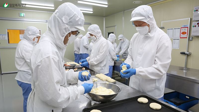 강남세움센터 보호작업장 내 제과제빵 작업현장 [사진제공 강남세움센터]