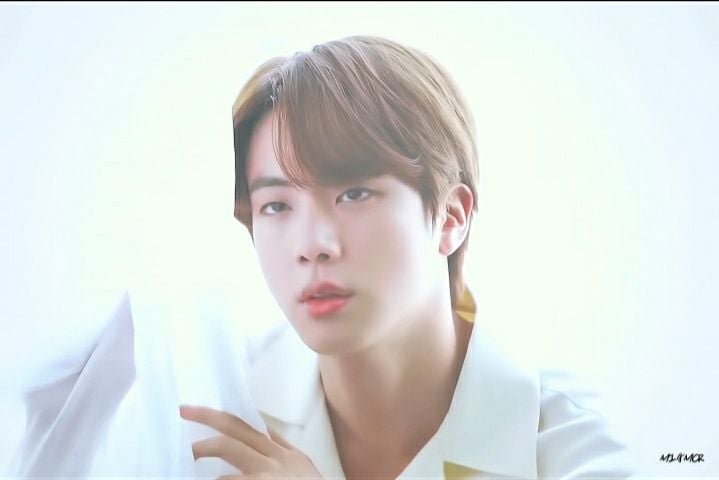 방탄소년단(BTS) 진의 솔로곡 'Don't Say You Love Me'가 멕시코 대표 온라인 팝 음악 방송국 하우스 라디오(House Radio)의 'Ranking House' 차트에서 2026년 5월 3주차(5월16일) 1위를 차지했다. 이 곡은 2025년 5월 발매 후 52주 연속 TOP10을 유지했고, 총 20주 정상에 올랐다. (사진=나무위키동영상 캡처)