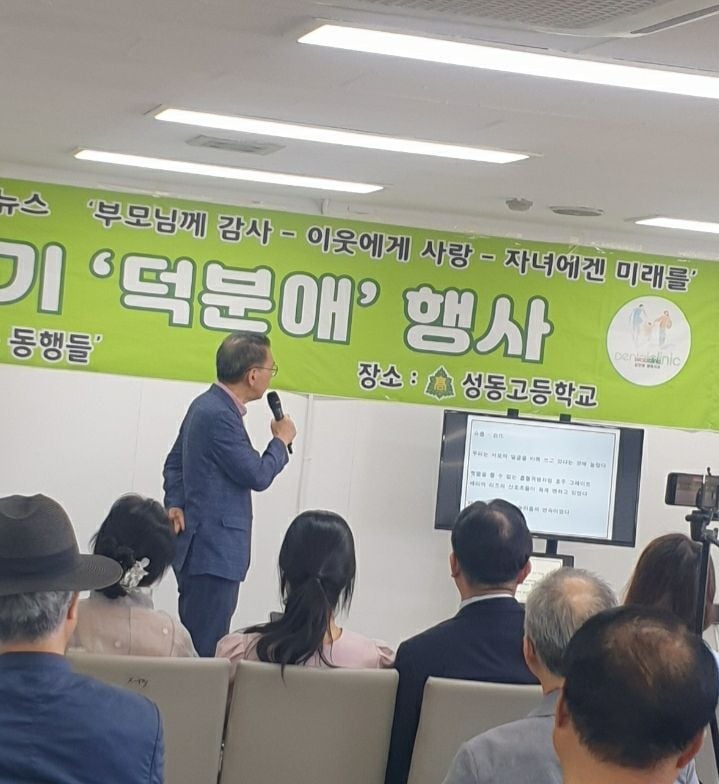 문정영 시인 시낭송 [사진제공 성연주 기자]