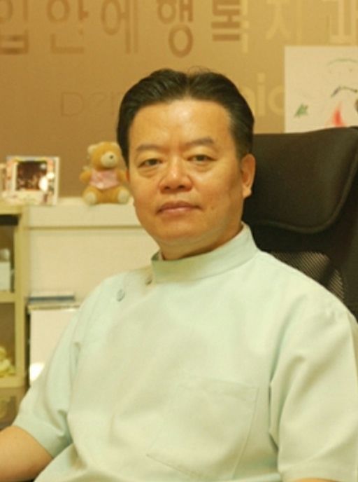'박금출' 회장은 '입안에 행복치과' 원장이다. [사진제공 성연주 기자]