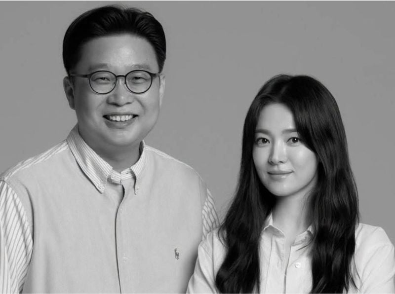 서경덕(왼쪽) 성신여대 교수와 배우 송혜교. [사진제공 서경덕 교수 페이스북]