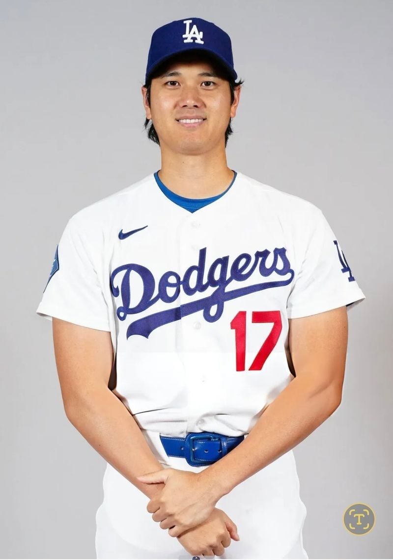 오타니 쇼헤이(일본어: 大谷 翔平おおたに しょうへい, 1994년 7월 5일~)는 일본의 야구 선수로 포지션은 투수, 외야수, 지명타자이다. 메이저 리그의 로스앤젤레스 다저스에서 활동하고 있다. 2024년 9월 19일, 사상 최초로 50홈런 50도루를 기록하였다.[사진제공 나무위키]