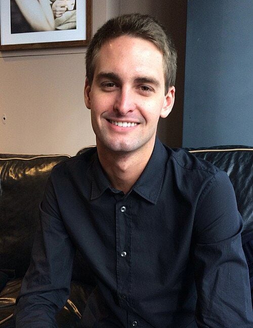 에반 스피겔(Evan Spiegel, 본명: Evan Thomas Spiegel, 1990년 6월 4일 ~ )은 미국 사업가이자 스냅(Snap Inc.)의 공동 창립자이자 CEO이다.[사진제공 위키백과]