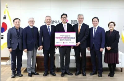 부산 세운철강 신정택 회장, 퓨트로닉 고진호 회장 각각 10억 원씩을 전달
