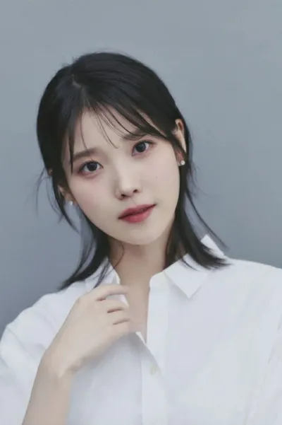 아이유, 연말에도 조용한 나눔…취약계층 위해 2억원 기부