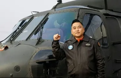 행인을 향해 떨어지던 대형 유리문