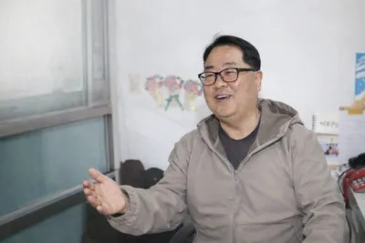 윤영석, 뇌출혈 딛고 아이들 곁으로…증평 돌봄센터서 3년째 수학 재능기부