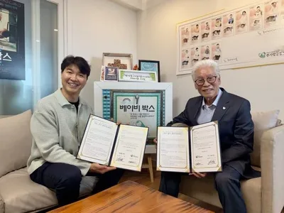 박수홍, 딸 재이와 107가구 아동 수제화 기부