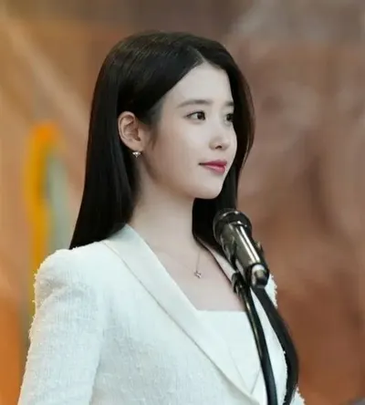 '기부 천사' 아이유, 생일 맞아 3억 또 기부