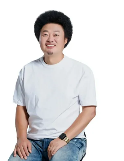 윤택, 폐가 수리·기부 이어 담배꽁초 수거까지…일상 속 선행이 만든 따뜻한 울림
