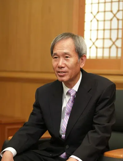 김장하, 평생 번 돈을 사람에게 돌려준 '진짜 어른'…이름보다 사람을 남긴 삶
