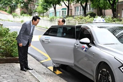 노인들 택시 부를 때 어려운 앱 대신 "120" 누르세요