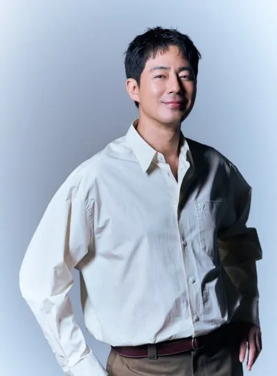 산타뉴스 | 조인성, 보육원 청소년과 팬들 위해 사비로 '호프' 특별 상영회 개최