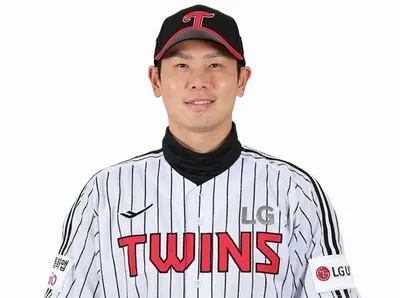 산타뉴스 | 홍창기, 유기견 보호소 후원 이어 봉사활동까지 약속
