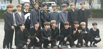 무대 위 3000벌, 이번엔 나눔으로…활동 의상 플리마켓 여는 NCT