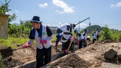 성금만 보내지 않았다…수해 현장서 토사 걷어낸 유니클로, 거제·통영에 2억원 지원