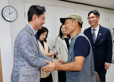 “폐지 모아 마련한 1천만 원”…독립유공자 후손 위해 내놓은 김경남 어르신